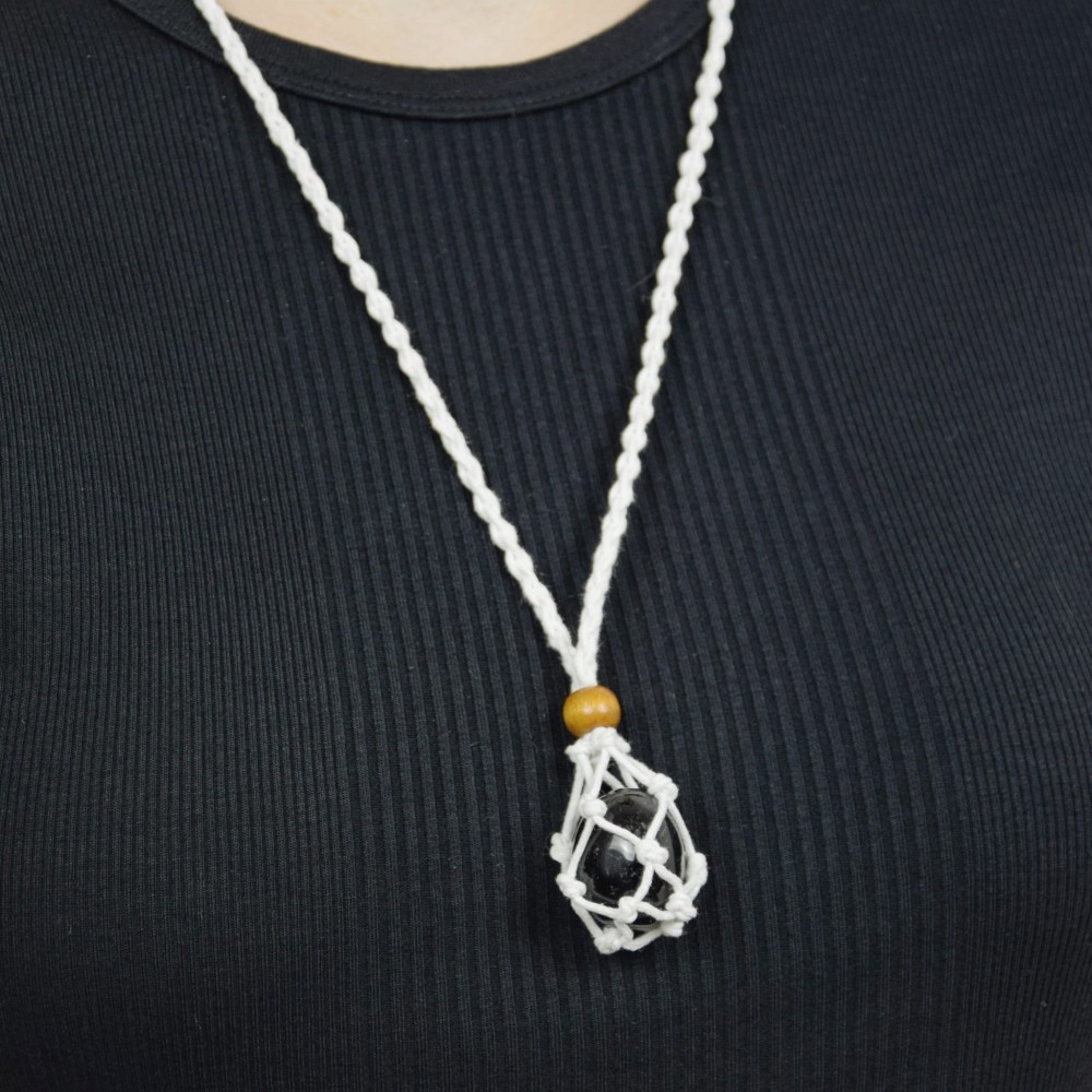 Kamień Turmalin na białym sznurku__.jpg