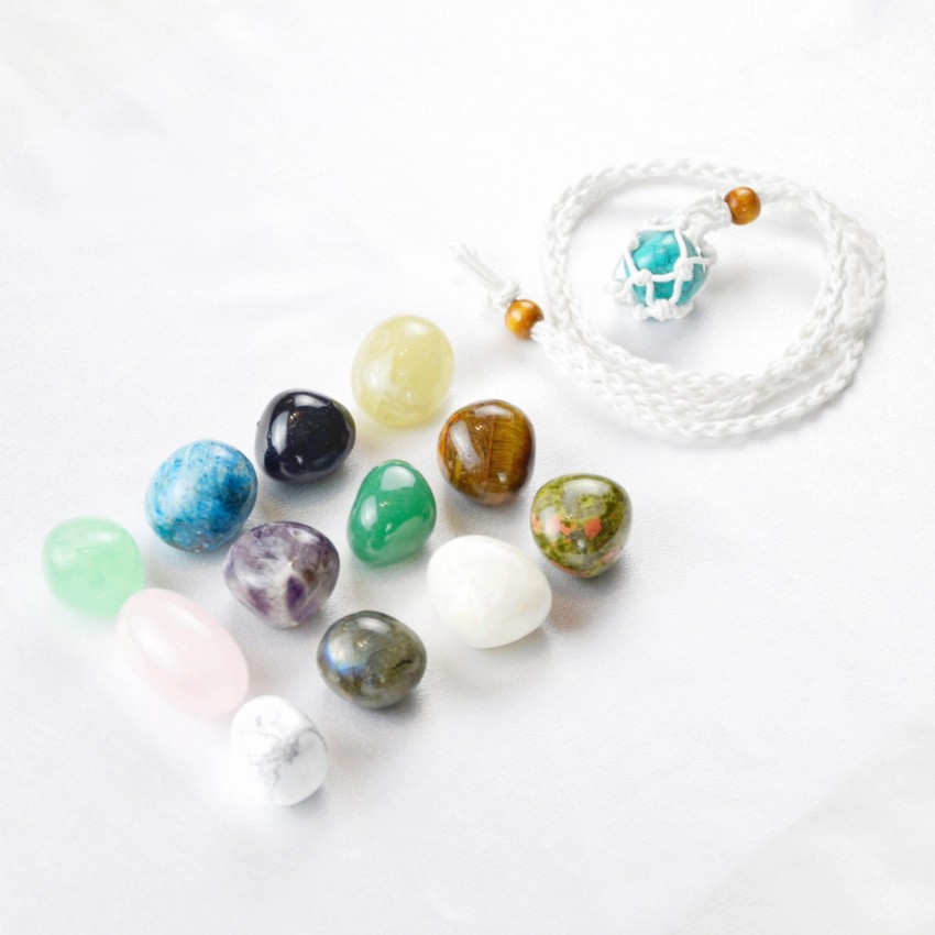 Kamień Turkus na białym sznurku.jpg