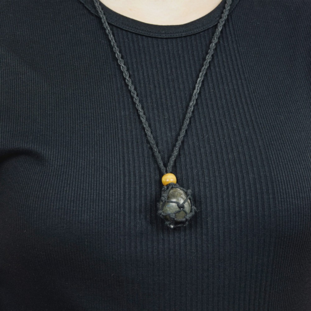 Kamień Labradoryt na czarnym sznurku__.jpg