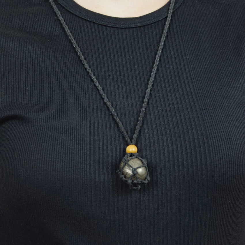 Kamień Piryt na czarnym sznurku__.jpg