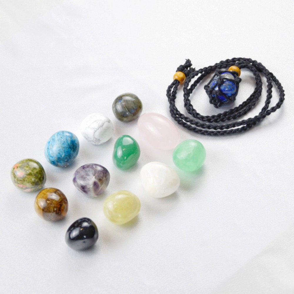 Kamień Lazuryt na czarnym sznurku.jpg