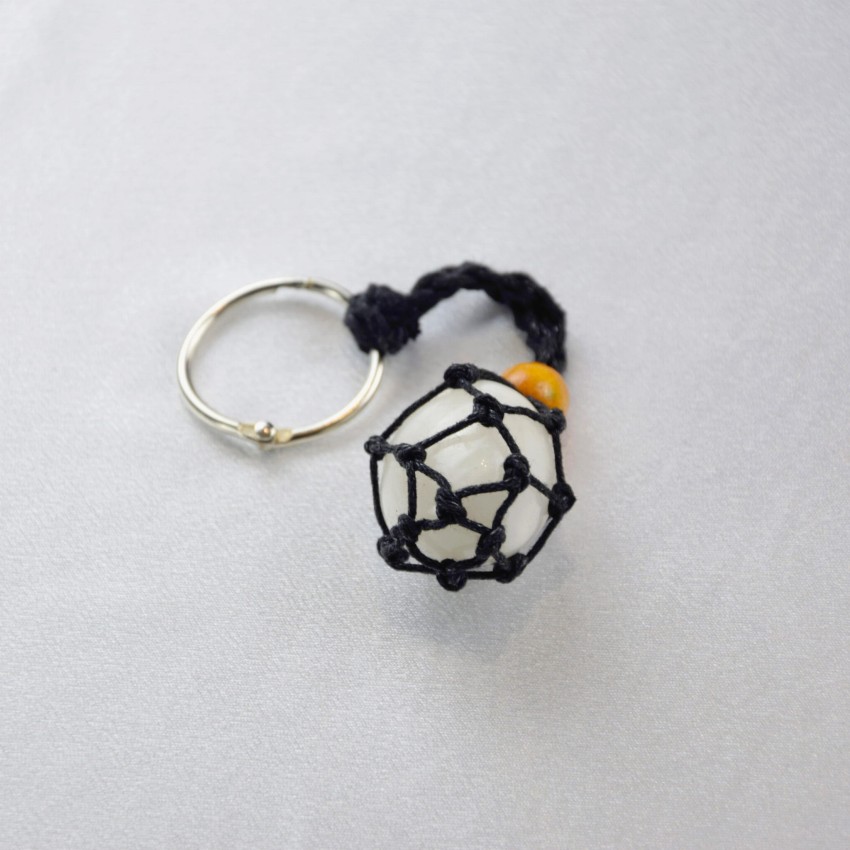 Brelok z naturalnym kamieniem Kamień Księżycowy na sznurku