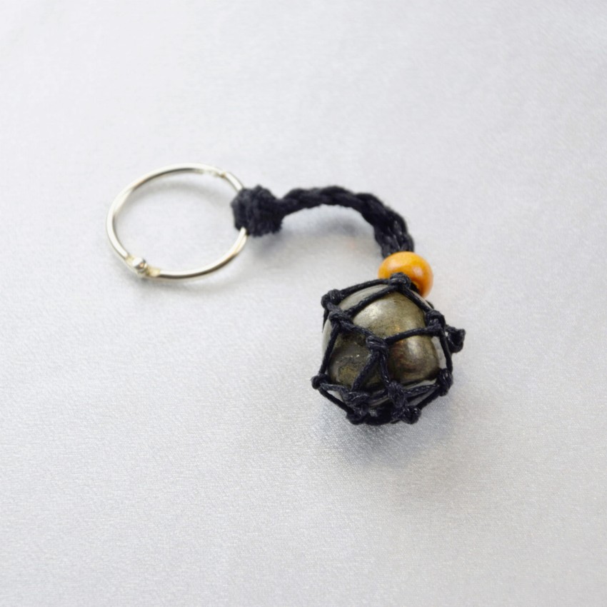 Brelok z naturalnym kamieniem Piryt na sznurku