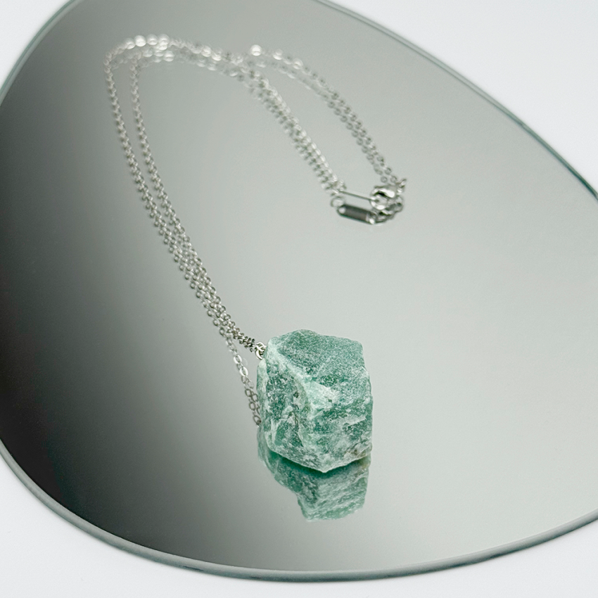 Surowy kamien Awenturyn na łańcuszku