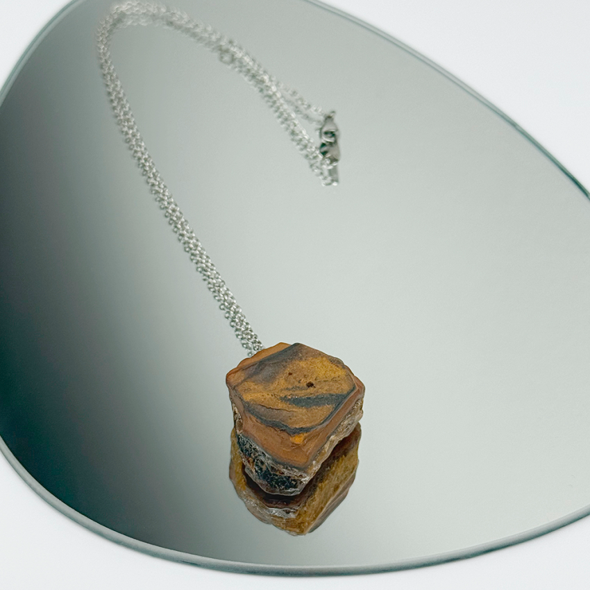 Surowy kamien Tygrysie Oko na łańcuszku