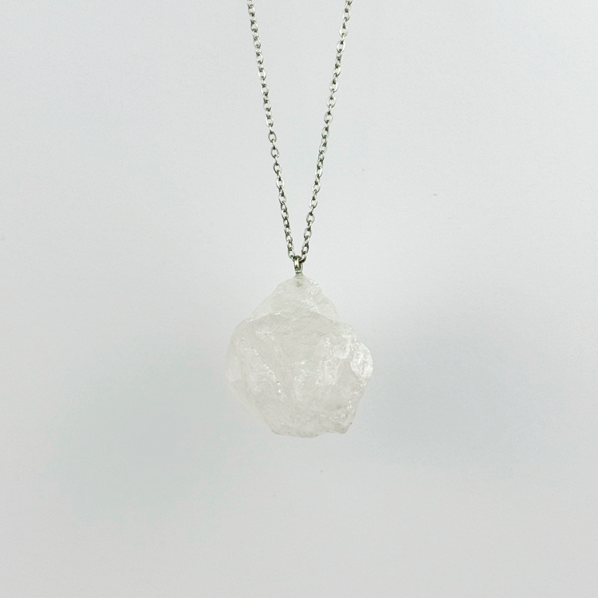 Surowy kamień Biały Kwarc na łańcuszku