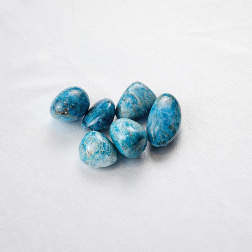 Apatyt naturalny kamień.png