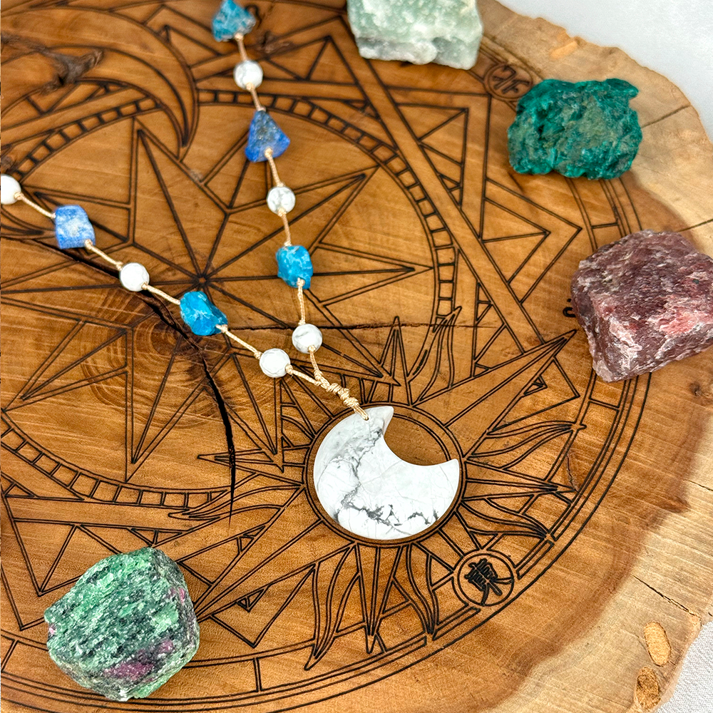 Pleciony naszyjnik Howlit Lazuryt Lapis Lazuli Apatyt.png