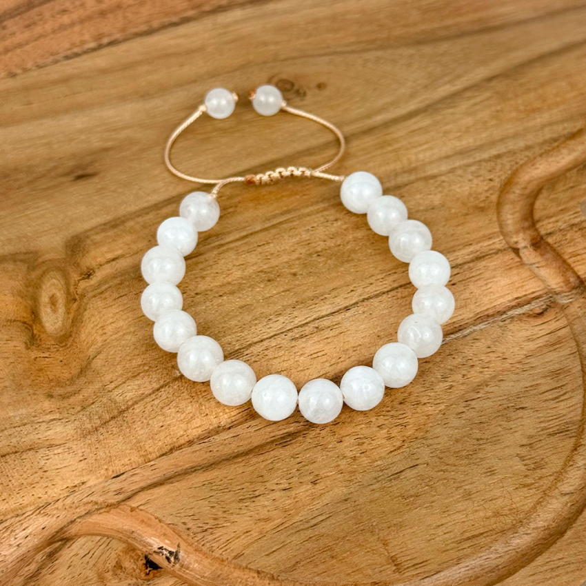 Bransoletka BIAŁY JADEIT 8 mm na sznurku