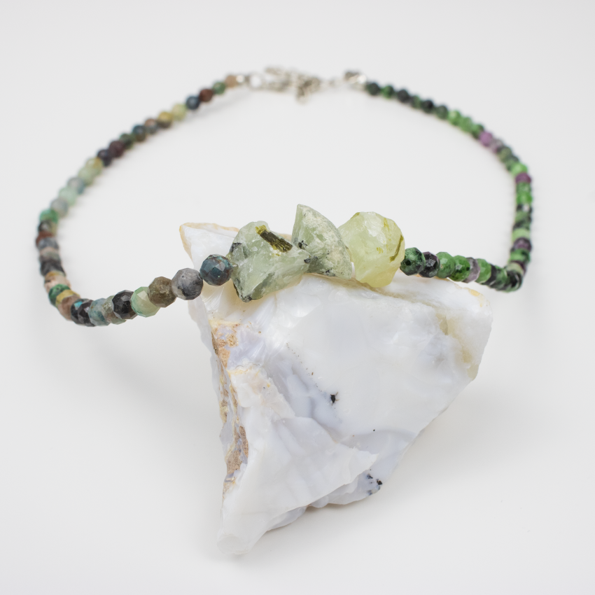 Naszyjnik Prehnit Chrysokolla Epidot na łańcuszku.png