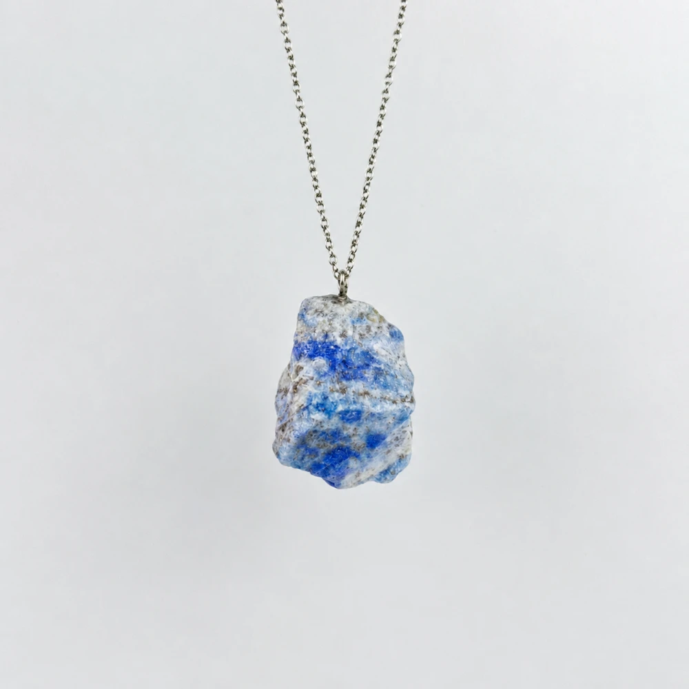 Surowy kamien Lapis Lazuli na łańcuszku