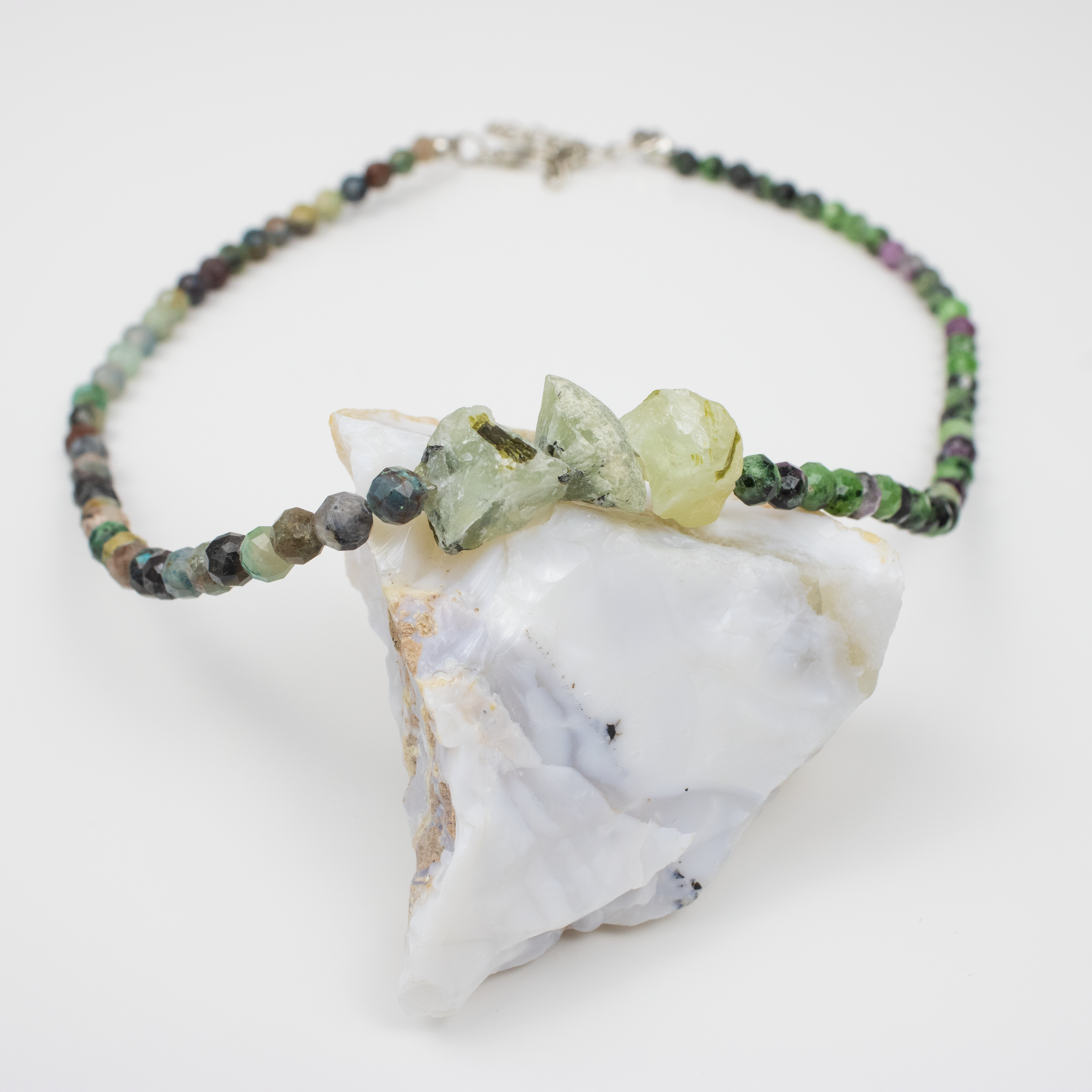 Naszyjnik Prehnit Chrysokolla Epidot na łańcuszku.png